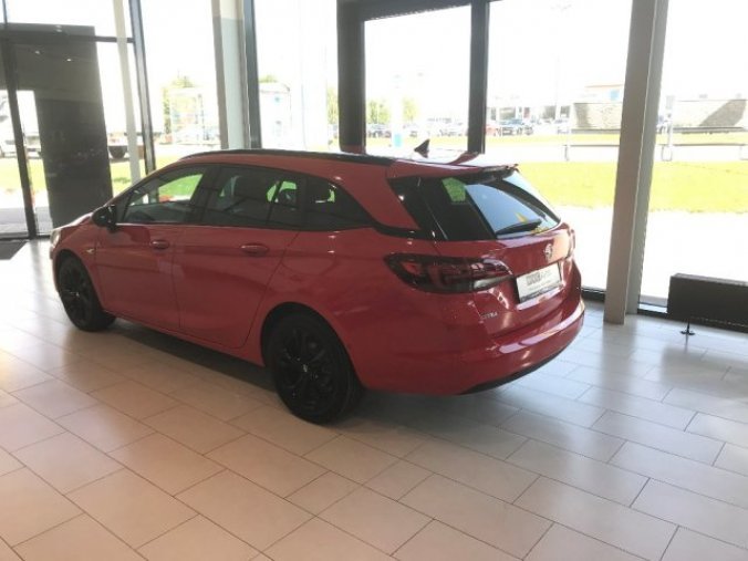 Opel Astra, Sports Tourer Elegance, barva červená