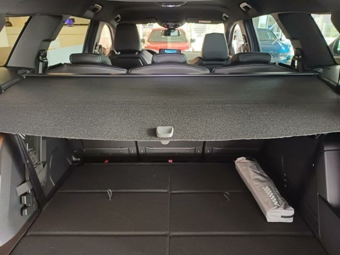 Peugeot 5008, Peugeot 5008 Allure Pack BlueHdi 130k EAT8, barva šedá
