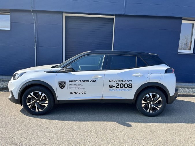 Peugeot 2008, Peugeot 2008 2008 e-GT Elektromotor 100 kW/136 k, barva bílá