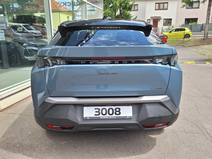Peugeot 3008, Peugeot 3008 GT Hybrid 145 e-DCS6, barva modrá