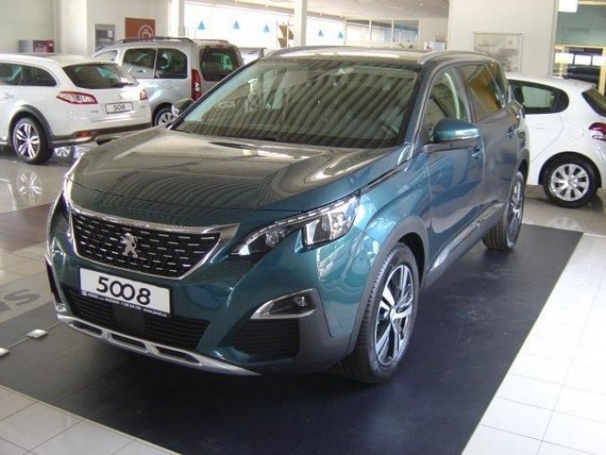 Peugeot 5008, Active 1.2 PureTech 130 S&S MAN6, barva zelená