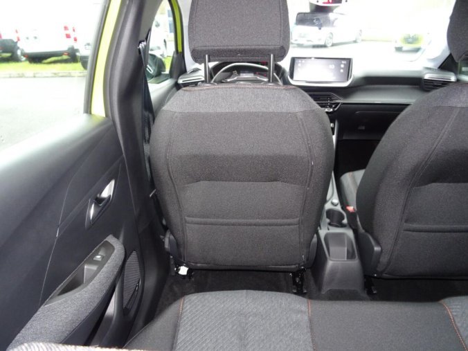 Peugeot 208, Peugeot 208 STYLE PureTech 100k MAN6, barva žlutá