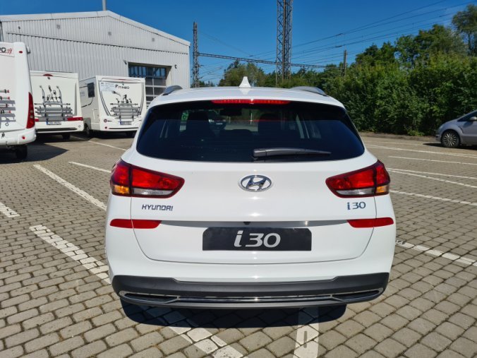 Hyundai i30, 1,5i 81 kW MT, barva bílá