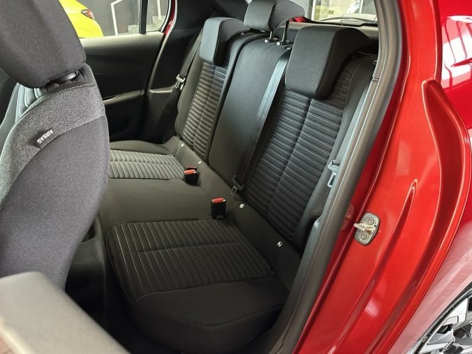 Peugeot 208, Peugeot 208 ACTIVE PureTech 75 MAN5, barva červená
