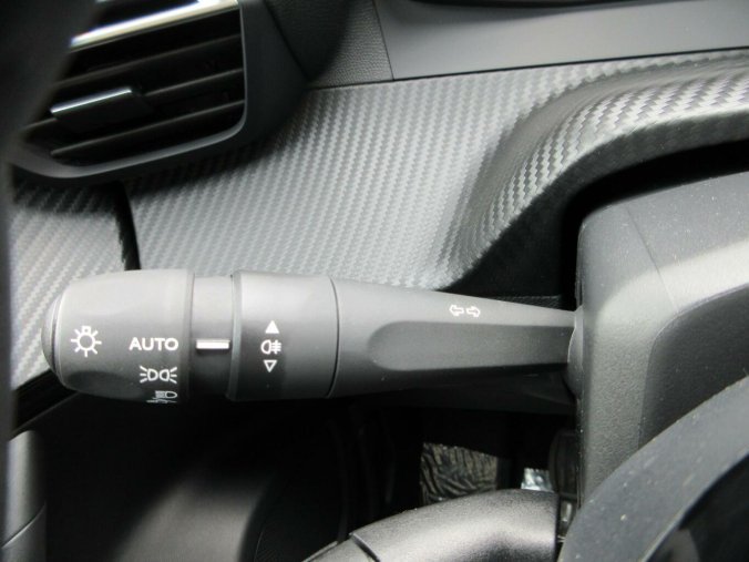 Peugeot 2008, Peugeot 2008 ALLURE PureTech 100 S&S MAN6, barva šedá