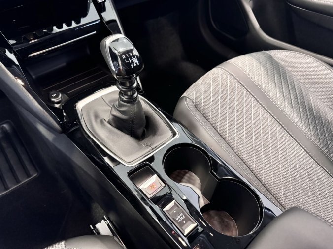 Peugeot 208, Peugeot 208 ACTIVE, 100 koní, Výhřev sedadel, barva šedá