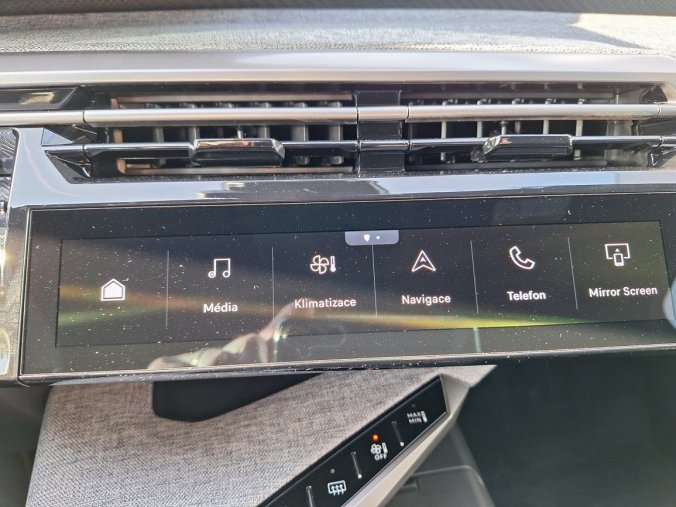 Peugeot 3008, Peugeot 3008 ALLURE Hybrid 136 e-DCS6, barva modrá