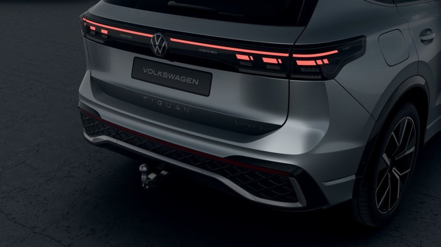 Volkswagen Tiguan, Tiguan R-Line People 150 kW eHybrid, barva stříbrná