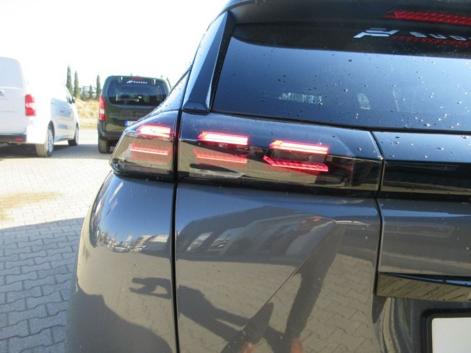 Peugeot 2008, Peugeot 2008 ALLURE Hybrid 145 e-DCS6, barva šedá
