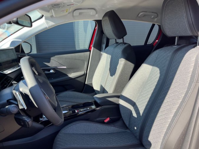 Peugeot 208, Peugeot 208 ALLURE Turbo 100  MAN6, barva červená