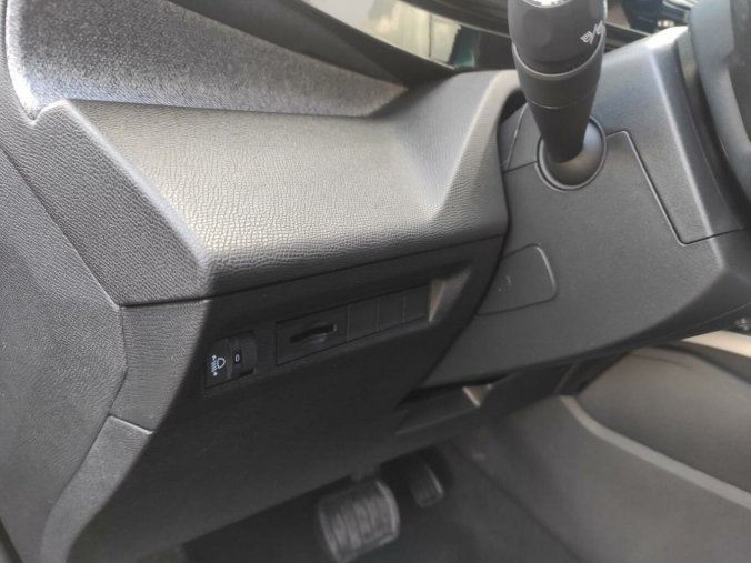 Peugeot 408, Peugeot 408 ALLURE Hybrid 136 e-DCS6, barva modrá