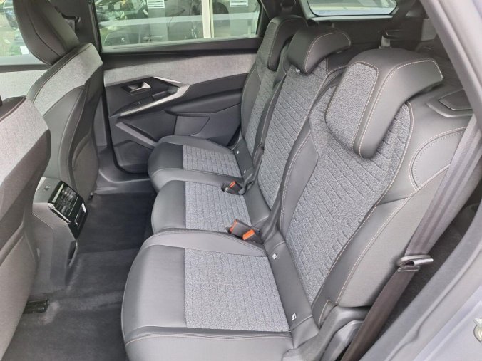 Peugeot 5008, Peugeot 5008 ALLURE Hybrid 145 e-DCS6, barva šedá