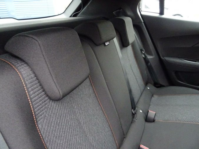 Peugeot 2008, Peugeot 2008 STYLE PureTech 100k MAN6, barva stříbrná