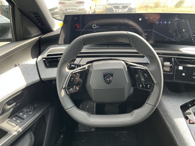 Peugeot 5008, Peugeot 5008 ALLURE Hybrid 145 e-DCS6, barva černá