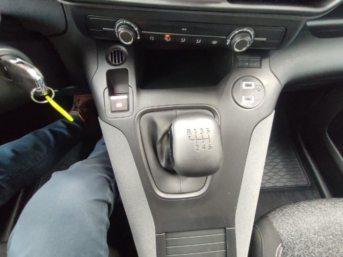 Peugeot Rifter, Peugeot Rifter ALLURE 1.2i 110k MAN6 BENZIN, barva bílá