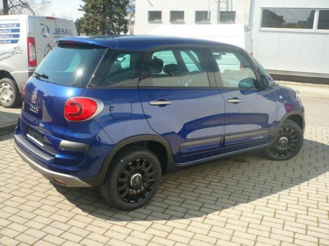 Fiat 500L, 1,4 16v 95k Connect, barva modrá