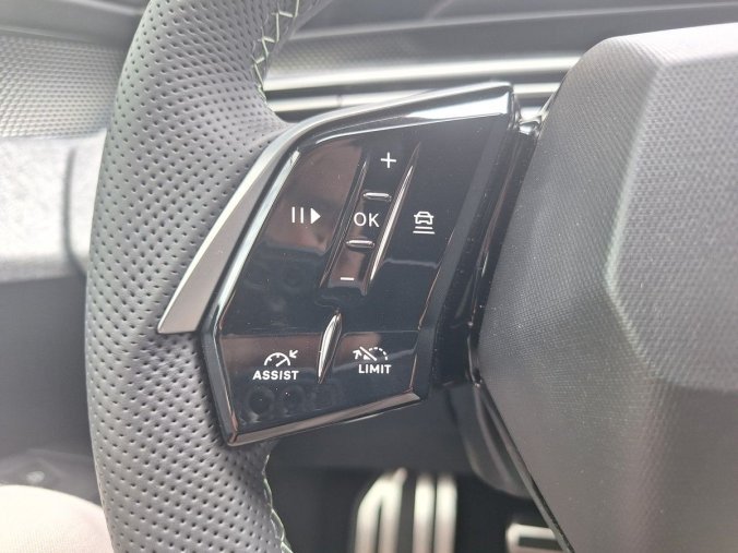 Peugeot 3008, Peugeot 3008 GT Hybrid 145 e-DCS6, barva šedá