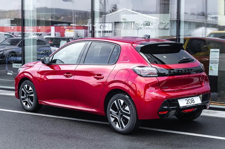 Peugeot 208, Peugeot 208 1,2 ALLURE PureTech 100 S&S MA, barva červená