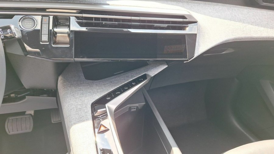 Peugeot 5008, Peugeot 5008 ALLURE Hybrid 145 e-DCS6, barva bílá