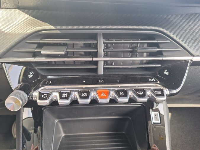 Peugeot 208, Peugeot 208 BUSINESS 1.2 TURBO 100k MAN6, barva bílá