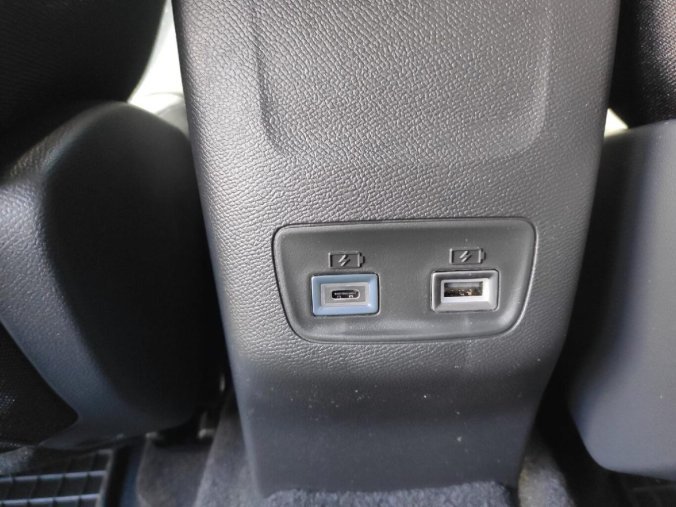 Peugeot 2008, Peugeot 2008 ALLURE 1.2 TURBO 100k 2xkamera, barva modrá