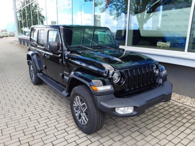 Jeep Wrangler, 2,0T PHEV 380 PS Sahara, barva černá