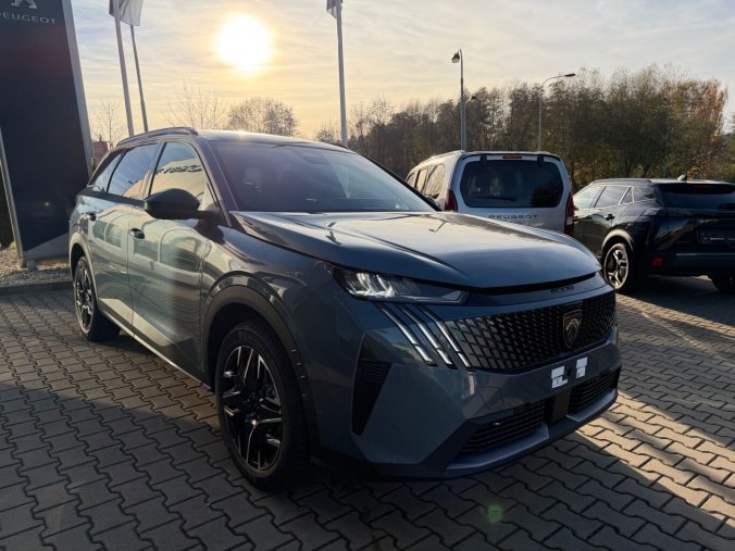 Peugeot 5008, Peugeot 5008 ALLURE Hybrid 145 e-DCS6 5míst, barva modrá