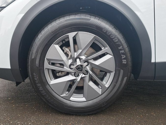 Peugeot 408, Peugeot 408 ALLURE Hybrid 145 e-DCS6, barva bílá