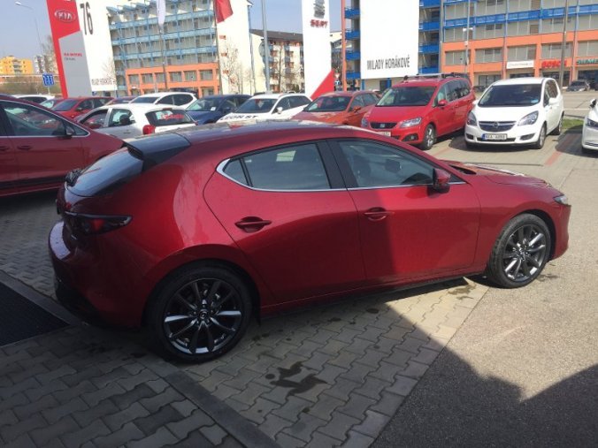 Mazda 3, 2,0 Skyactiv-G122, barva červená