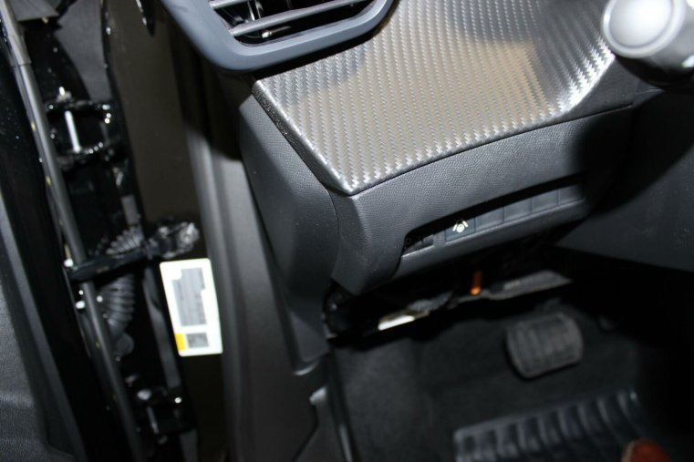 Peugeot 2008, Peugeot 2008 ALLURE Hybrid 136 e-DCS6, barva černá