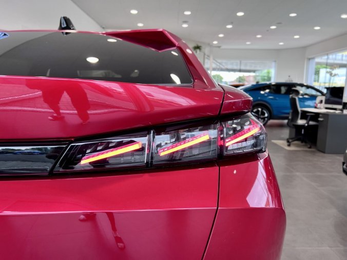 Peugeot 408, Peugeot 408 GT, El. víko, Matrix, Automat, barva červená