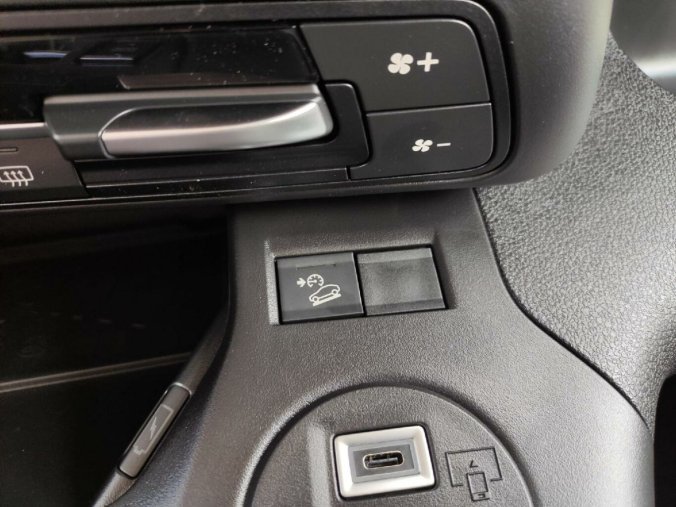 Peugeot Rifter, Peugeot Rifter GT 1.5 HDI 130kAUT8 osobní NAV, barva zelená