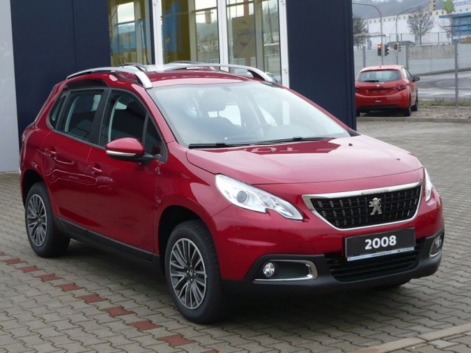 Peugeot 2008, ACTIVE 1,2PureTech 82k MAN5 + SENZORY + VÝHŘEV + AUTO AC, barva červená
