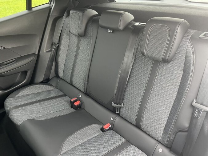 Peugeot 2008, Peugeot 2008 ALLURE PureTech 100 S&S MAN6, barva bílá