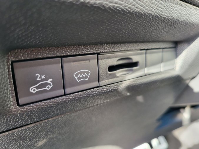 Peugeot 408, Peugeot 408 GT 1.2 PT 130 EAT8, barva bílá