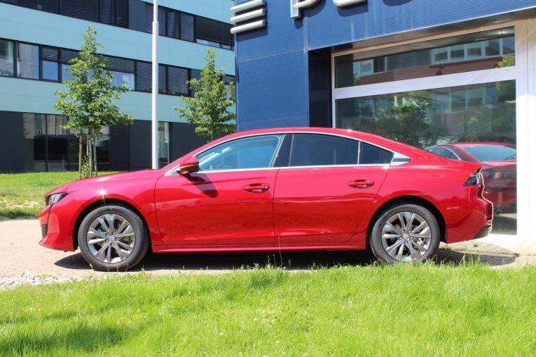 Peugeot 508, ACTIVE 1.6 PT 180 S&S EAT8, barva červená