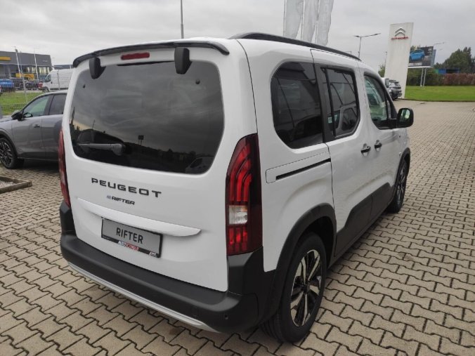 Peugeot Rifter, Peugeot Rifter ELEKTRIC GT 136 rezervace, barva bílá