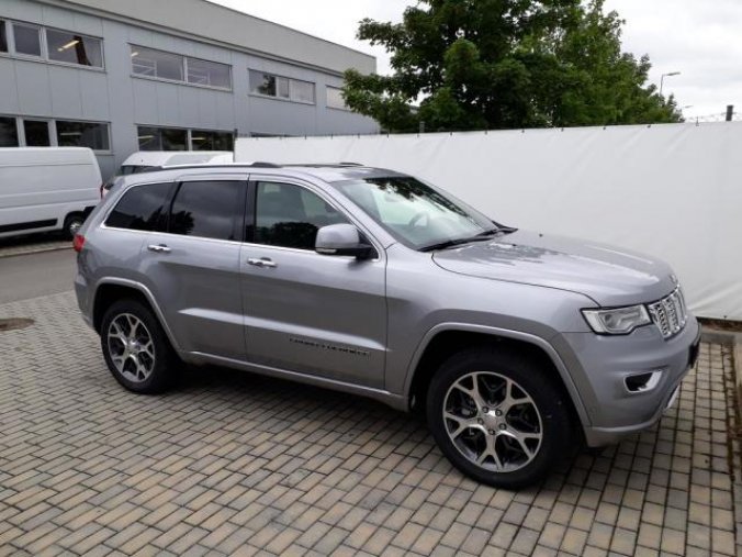 Jeep Grand Cherokee, 3,0 CRD Overland 250k 4x4 AT, barva stříbrná