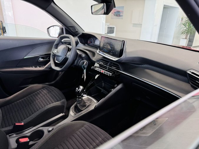 Peugeot 2008, Peugeot 2008 STYLE, výhřev sedadel, Manuál, barva červená