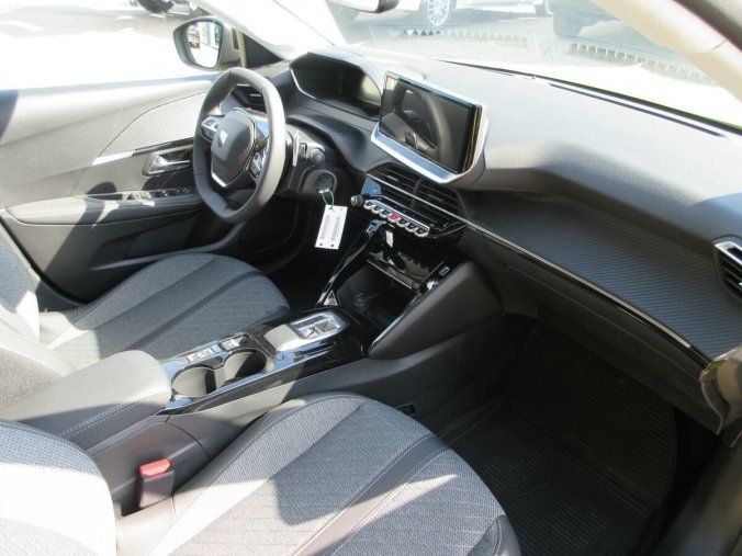 Peugeot 208, Peugeot 208 ALLURE Hybrid 100 e-DCS6, barva žlutá