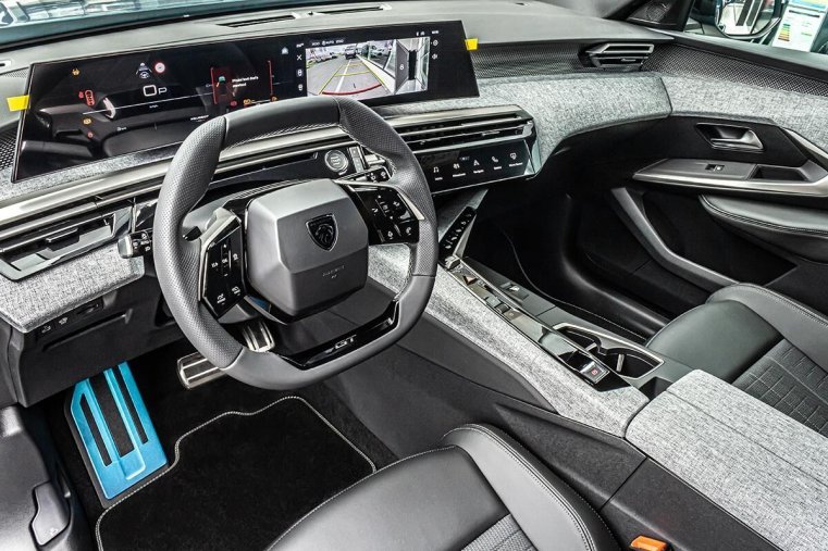 Peugeot 5008, Peugeot 5008 1,2 ALLURE Hybrid 145 e-DCS6, barva modrá