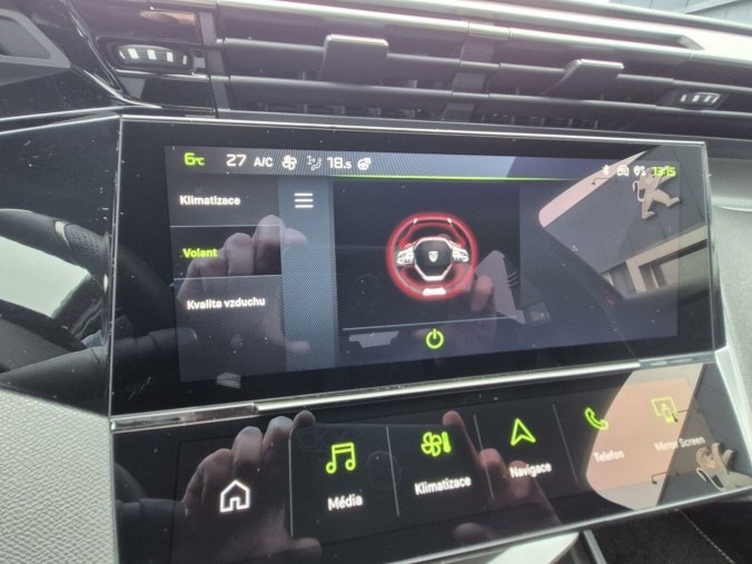 Peugeot 408, Peugeot 408 GT Hybrid 145 e-DCS6, barva červená