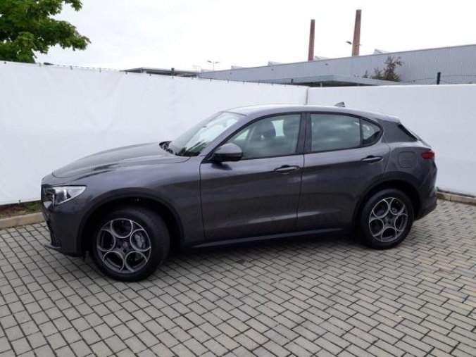 Alfa Romeo Stelvio, 2.0 200PS Super benzín 4x4 AT, barva šedá