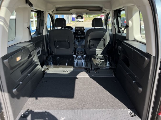 Peugeot Rifter, Peugeot Rifter LONG ALLURE DIESEL 130, barva šedá