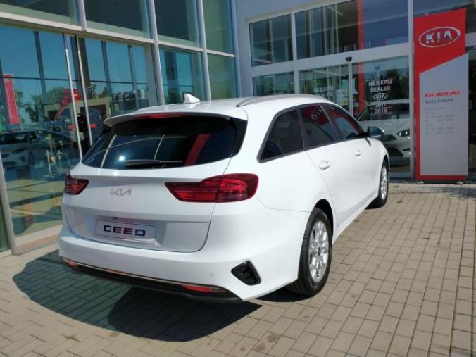 Kia Ceed, SW 1.5 T-GDi 7DCT TOP MY22, barva bílá