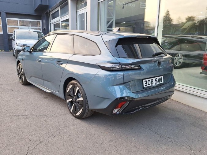 Peugeot 308, Peugeot 308 SW GT Hybrid 145 e-DCS6, barva modrá