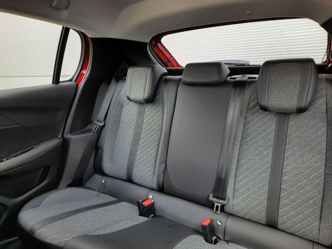 Peugeot 208, Peugeot 208 ALLURE 1.2 TURBO 100k MAN6, barva červená