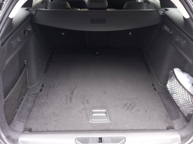 Peugeot 308, Peugeot 308 SW Allure BlueHDi 130 k, barva šedá