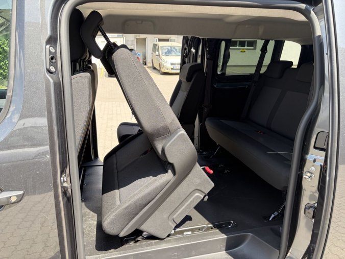 Peugeot Traveller, Peugeot Traveller Expert Combi L3 2.2 BlueHDi 150K MAN6- 9MÍST - TAŽNÉ - 3137, barva šedá