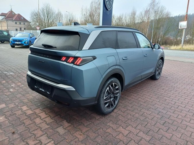 Peugeot 5008, Peugeot 5008 BUSINESS Hybrid 145 e-DCS6, barva modrá